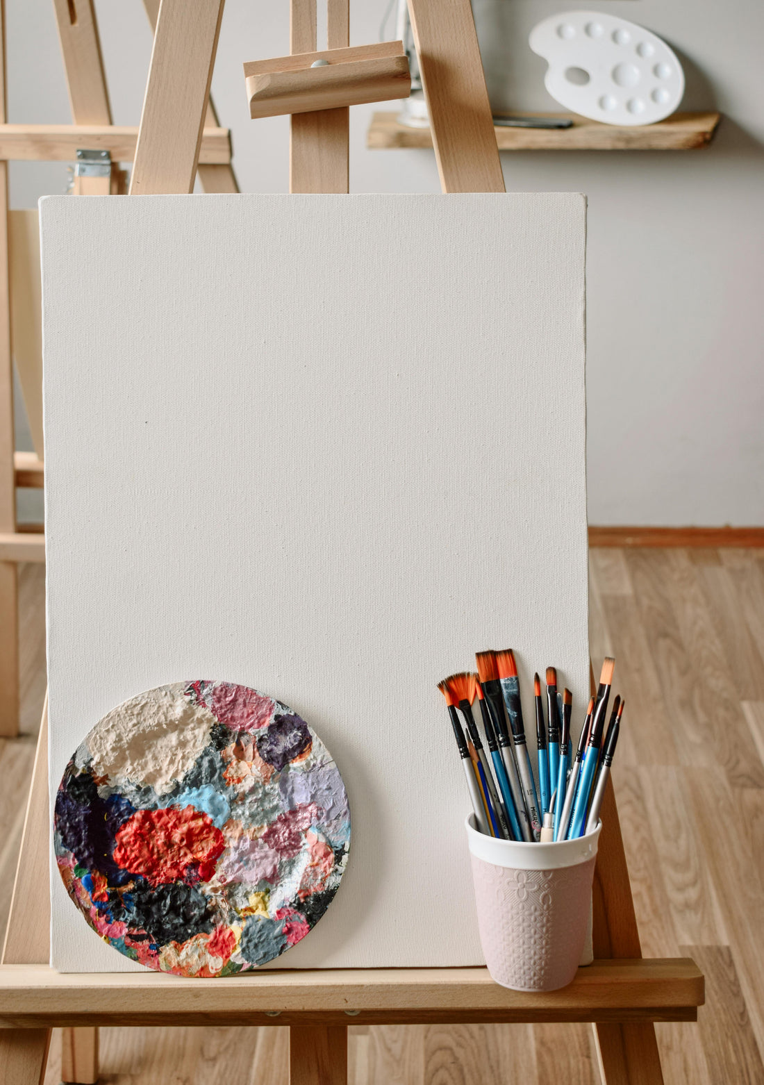 How to use gesso on canvas: Types, layers & best practices